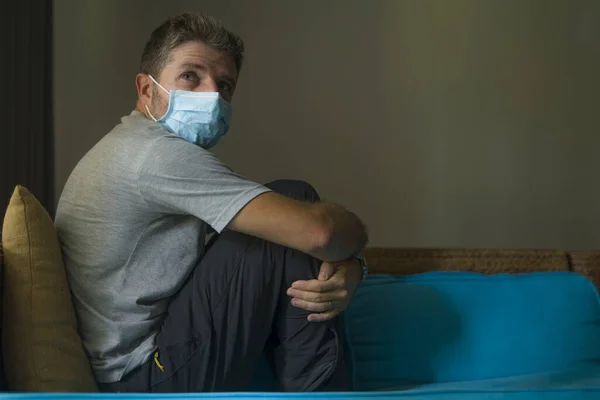 Enfermement Virus Covid Homme Triste Inquiet Dans Trentaine Quarantaine Couvert — Photo