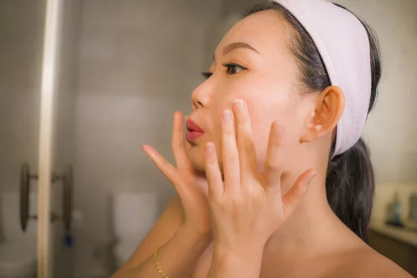 Home Lifestyle Portrait Young Happy Beautiful Asian Korean Woman Bathroom — Stock Photo, Image