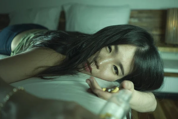 Dentro Casa Dramático Retrato Jovem Desesperado Deprimido Asiático Coreano Mulher — Fotografia de Stock