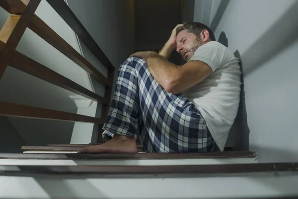 Skräckfilm Stil Porträtt Ledsen Och Desperat Man Pyjamas Lider Depression — Stockfoto