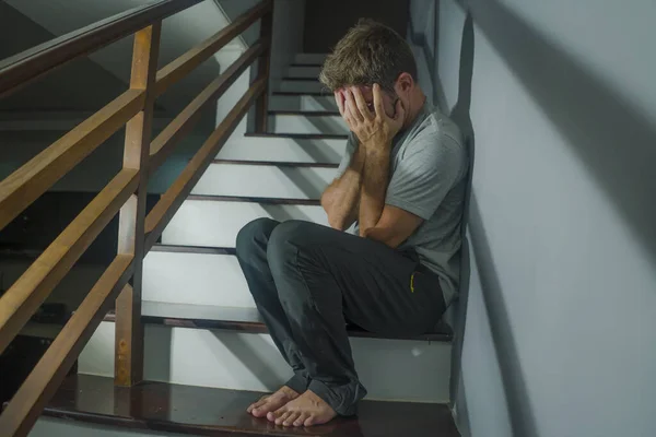Skräckfilm Stil Porträtt Ledsen Och Desperat Man Lider Depression Problem — Stockfoto