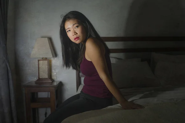 Dramatický Životní Styl Portrét Mladé Vyděšené Depresivní Asijské Korejské Ženy — Stock fotografie