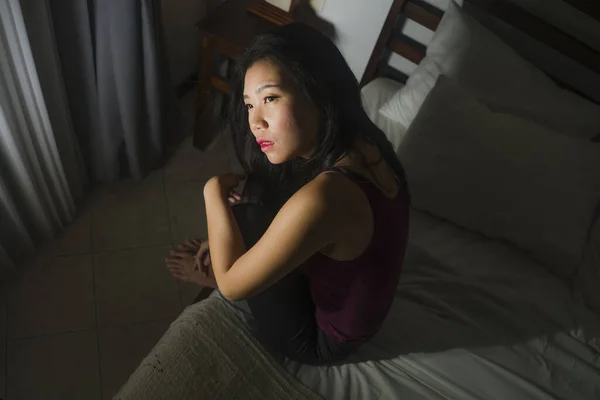 Dramático Estilo Vida Retrato Joven Asustado Deprimido Asiático Coreano Mujer —  Fotos de Stock