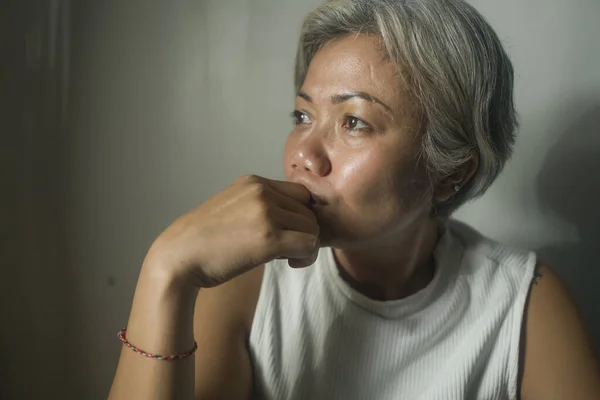 Reife Dame Krise Drinnen Lebensstil Porträt Einer Frau Mittleren Alters — Stockfoto