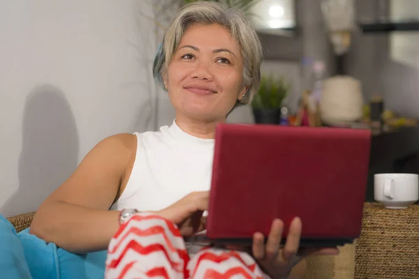 Attraente Felice Donna Mezza Età Sulla Sua 50S Lavorando Sul — Foto Stock