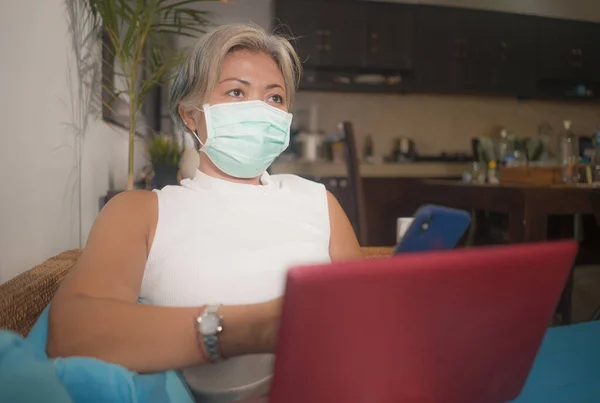 Telelavoro Durante Covid Virus Quarantena Attraente Occupato Donna Maschera Protettiva — Foto Stock