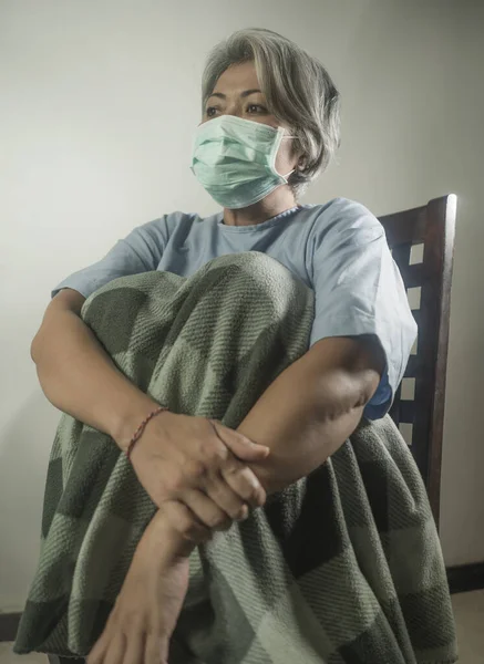 Covid Vírus Terjed Betegség Ijedt Szomorú Érett Ősz Haj Kórházi — Stock Fotó