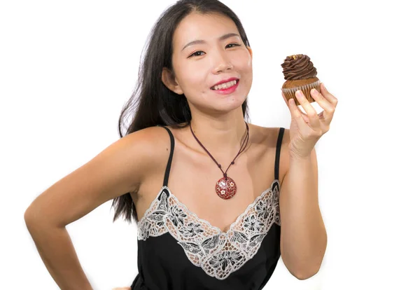 Jong Aantrekkelijk Gelukkig Aziatisch Chinees Vrouw Houden Heerlijk Verleidelijk Chocolade — Stockfoto