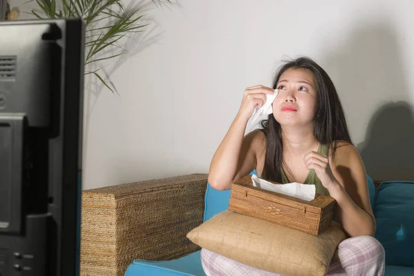 Divertido Estilo Vida Retrato Joven Linda Emocional Mujer China Asiática — Foto de Stock