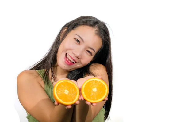 Jeune Belle Heureuse Asiatique Japonais Femme Tenant Orange Fruit Souriant — Photo