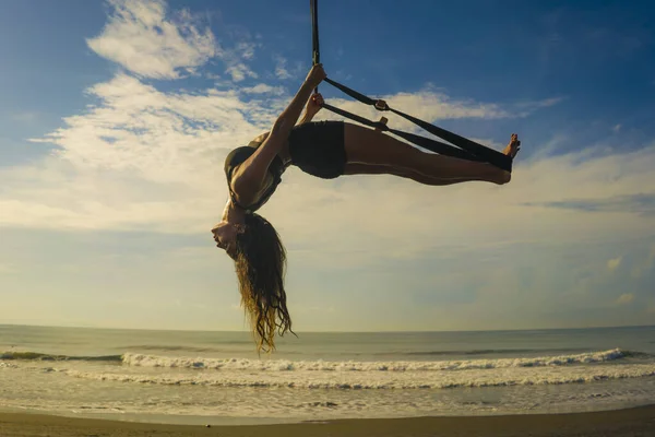 Acro Yoga Meditation Beach Workout Isolated Blue Sky Silhouette Young — Stock Photo, Image