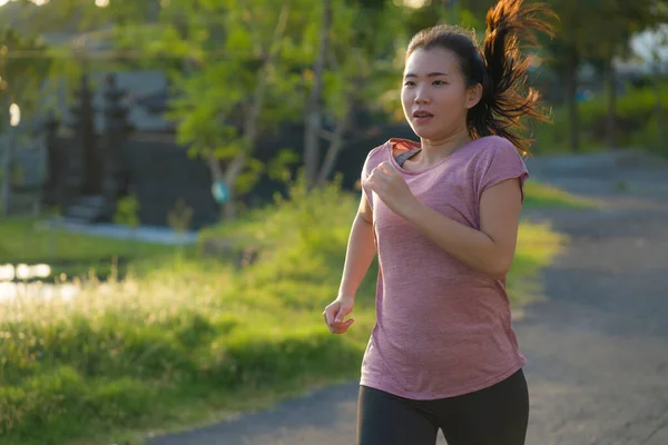 Livre Corrida Treino Jovem Feliz Dedicado Asiático Japonês Mulher Jogging — Fotografia de Stock