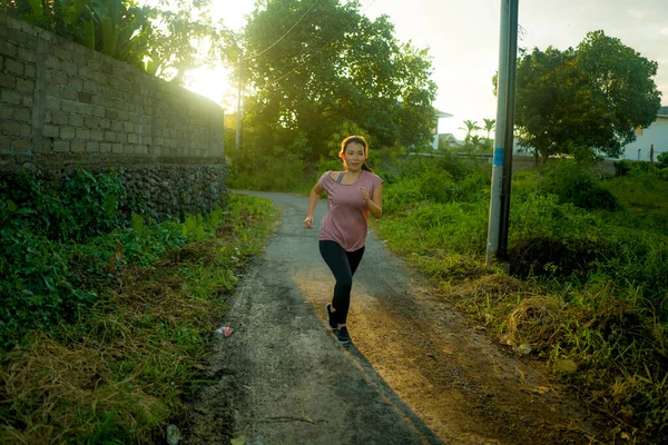Venku Běh Cvičení Mladý Šťastný Oddaný Asijský Korejština Žena Jogging — Stock fotografie
