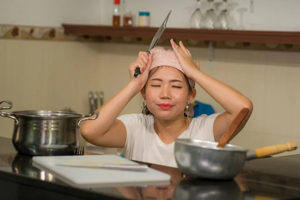 Jovem Frustrado Mulher Asiática Tarefas Domésticas Estresse Estilo Vida Home — Fotografia de Stock