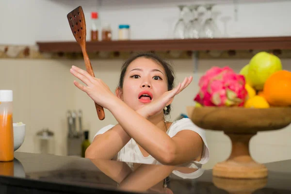 Jovem Frustrado Mulher Asiática Tarefas Domésticas Estresse Estilo Vida Home — Fotografia de Stock