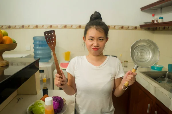 Estilo Vida Casa Retrato Bela Menina Coreana Sobrecarregado Estressado Trabalhando — Fotografia de Stock