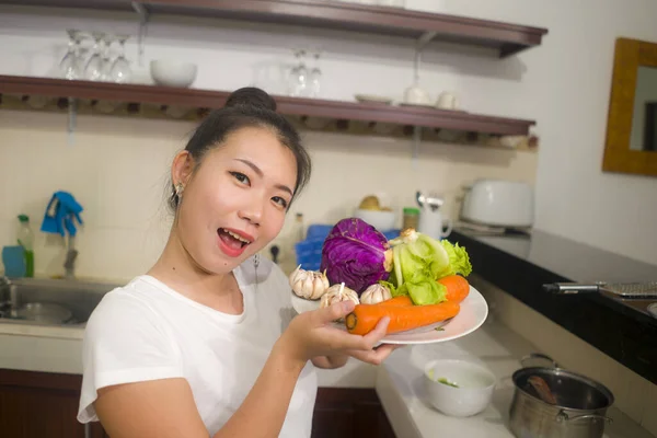 Comida Vegetal Dieta Retrato Estilo Vida Casa Mulher Chinesa Asiática — Fotografia de Stock