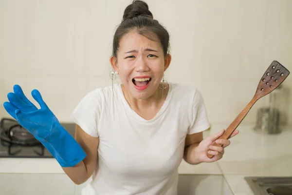 Jovem Frustrado Mulher Asiática Tarefas Domésticas Estresse Bela Sobrecarregado Estressado — Fotografia de Stock