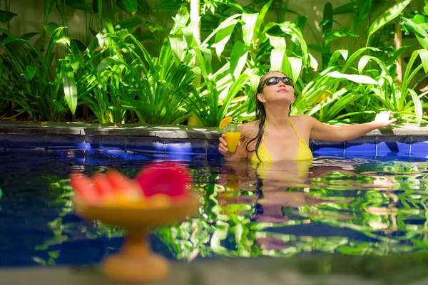 Aire Libre Estilo Vida Verano Retrato Joven Hermosa Feliz Mujer — Foto de Stock