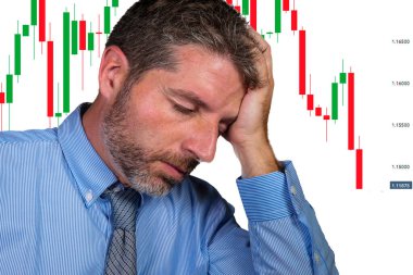 Forx ve borsa ticaret stresi ve risk - çekici ve umutsuz tüccar ve yatırımcı yanlış yatırım ticaretini kaybettiği için sermaye harcıyor