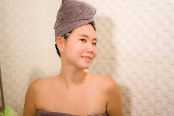 Casa Estilo Vida Retrato Jovem Bela Feliz Mulher Asiática Coreana — Fotografia de Stock