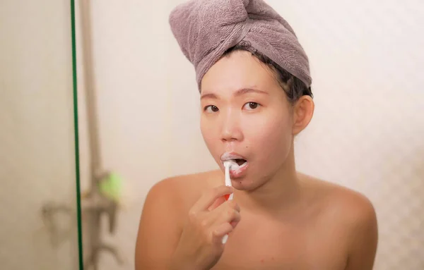 Estilo Vida Doméstico Retrato Joven Feliz Hermosa Mujer Coreana Asiática — Foto de Stock