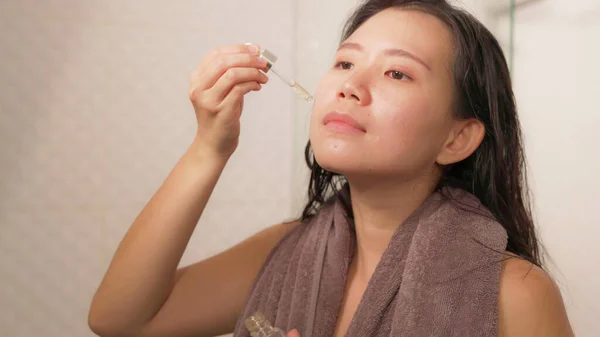 Casa Estilo Vida Retrato Jovem Bela Feliz Mulher Chinesa Asiática — Fotografia de Stock