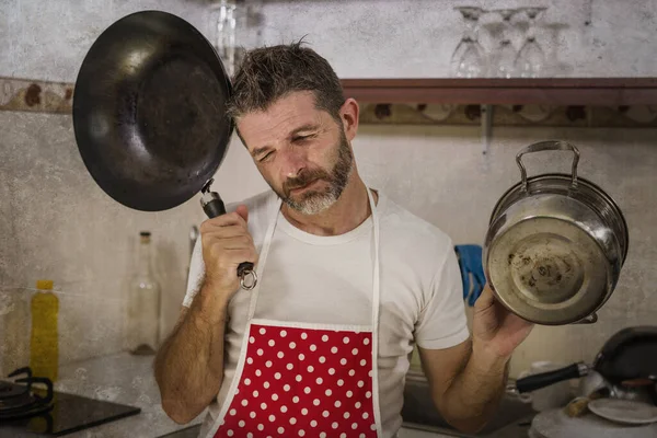 Tareas Domésticas Estrés Estilo Vida Retrato Joven Atractivo Sobrecargado Trabajo — Foto de Stock