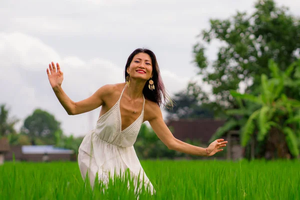 Urlaub Freien Porträt Einer Attraktiven Und Glücklichen Chinesin Mittleren Alters — Stockfoto