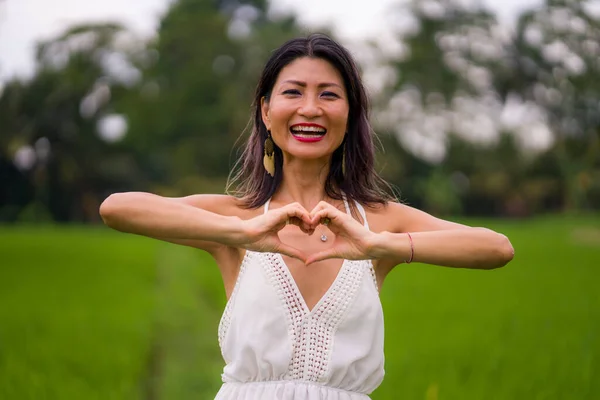 Livre Feriados Retrato Atraente Feliz Meia Idade Asiática Chinesa Mulher — Fotografia de Stock