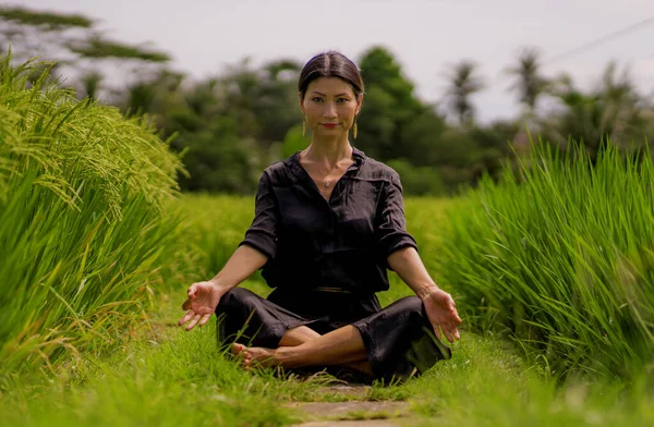 Outdoors Yoga Meditation Rice Field Attractive Happy Middle Aged Asian — Stock Photo, Image