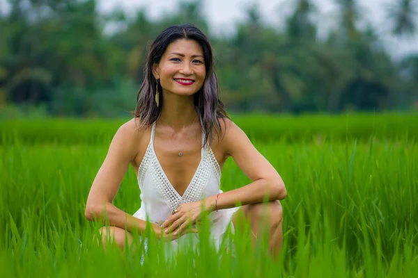 Aire Libre Vacaciones Retrato Mediana Edad Atractiva Elegante Mujer Asiática —  Fotos de Stock