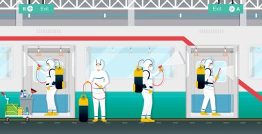 Sağlık personeli metrodaki virüs ve bakterileri öldürmek için ilaç sıkıyor..