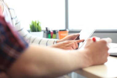 Genç tasarımcılar Eskizler yapım