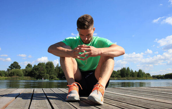 Счастливый уставший спортсмен
 