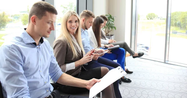 Uomini d'affari in attesa di colloquio di lavoro — Foto Stock