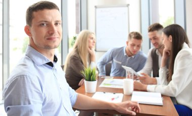 meslektaşları ile işadamı