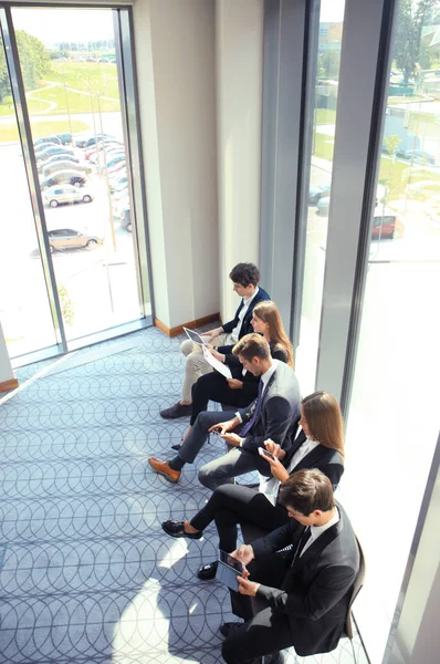 Pessoas estressantes à espera da entrevista de emprego . — Fotografia de Stock