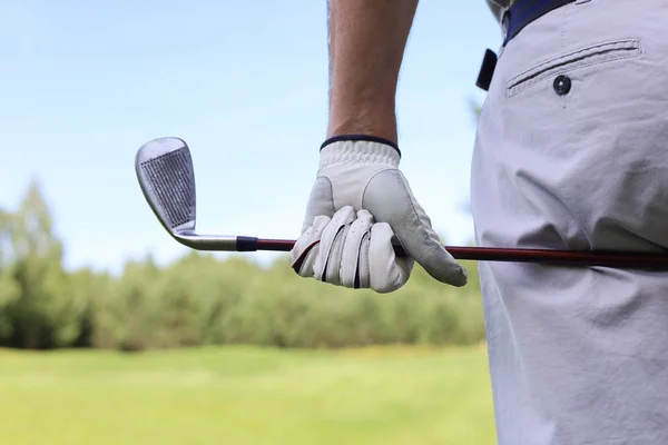 Golf tiro enfoque con hierro de fairway en el día soleado. —  Fotos de Stock