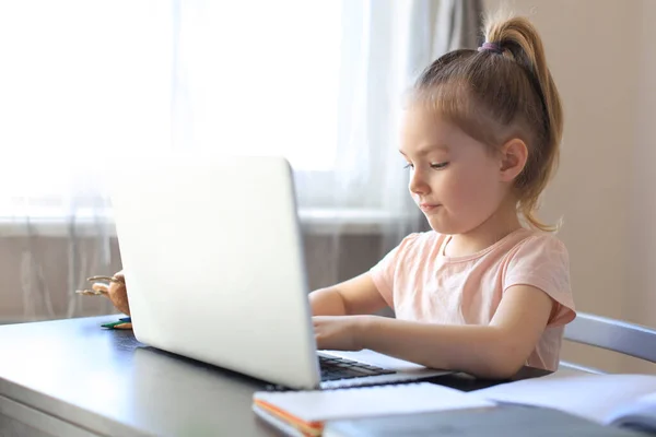 Distance Learning Cheerful Little Girl Using Laptop Computer Studying Online — Stock Photo, Image