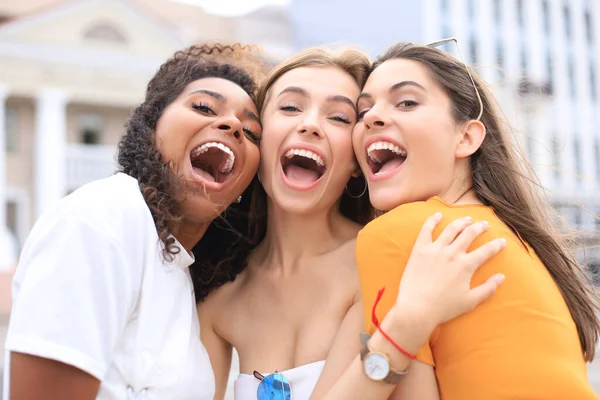 Three Young Smiling Hipster Women Summer Clothes Posing Street Female — Stock Photo, Image