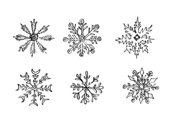 Fila dibujada a mano de varios copo de nieve de Navidad — Archivo Imágenes Vectoriales