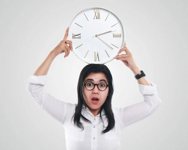 Shocked Asian Businesswoman Showing Time on Clock — Stock Photo, Image