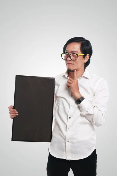 Asiático Empresário Segurando Blackboard — Fotografia de Stock
