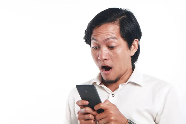 Shocked Asian Man With His Smart Phone — Stock Photo, Image