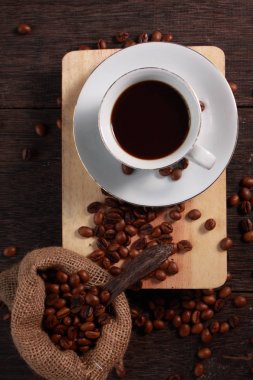 Taze kavrulmuş kahve çekirdeği.