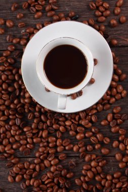 Taze kavrulmuş kahve çekirdeği.