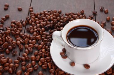 Taze kavrulmuş kahve çekirdeği.