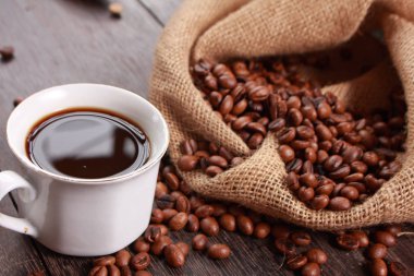 Taze kavrulmuş kahve çekirdeği.