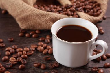 Taze kavrulmuş kahve çekirdeği.